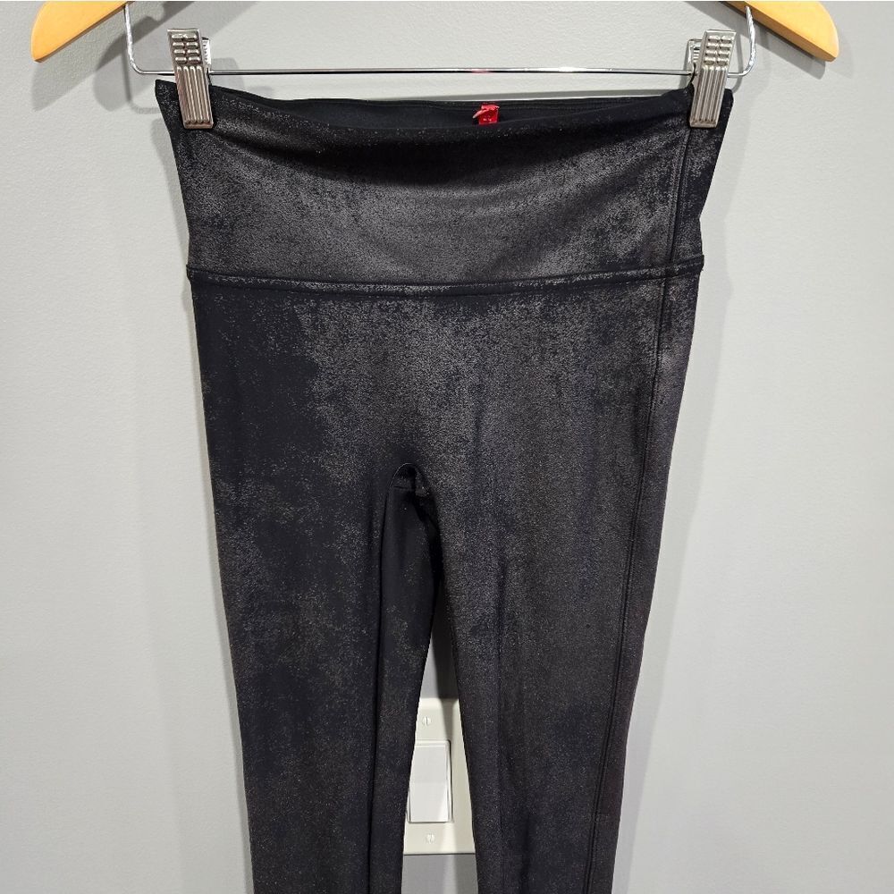 🐢 Spanx Leggings Small. Black some sheen/texture Size S